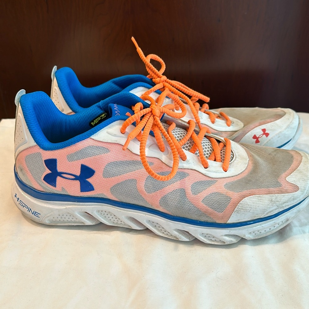 Under Armour, spine, athletic shoes